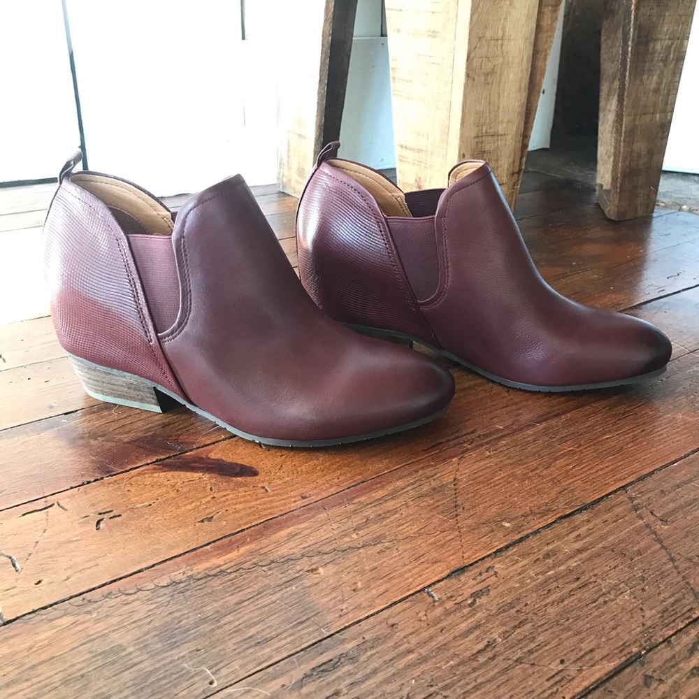 NAYA booties women size 10